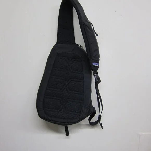 Patagonia 8L Atom Sling Bag Black/Silver with Adjustable Strap - Picture 5 of 9